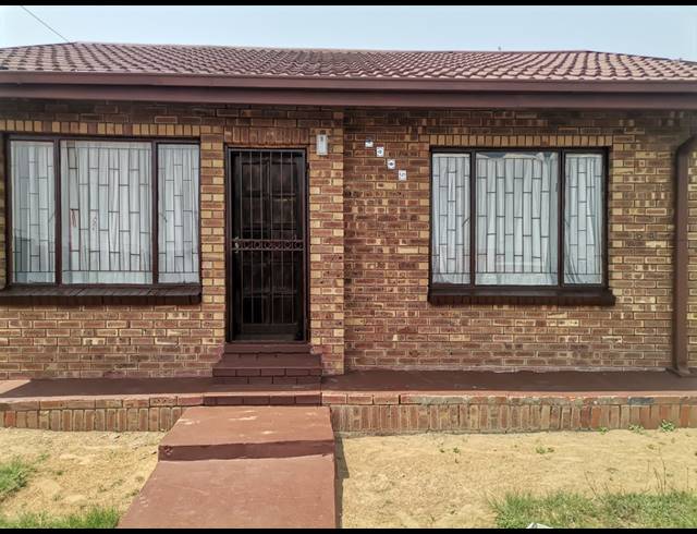 2 BEDROOM HOUSE SOLD IN MADADENI
